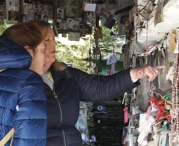 Heritage Walk tour making crosses